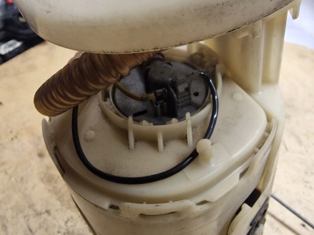 bontott VW POLO III Üzemanyag Szivattyú