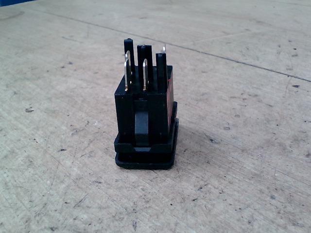 bontott VW POLO III Ablakemelő Kapcsoló (Pozíciófüggetlen)