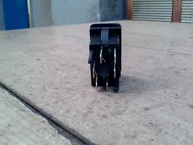 bontott VW POLO III Ablakemelő Kapcsoló (Pozíciófüggetlen)