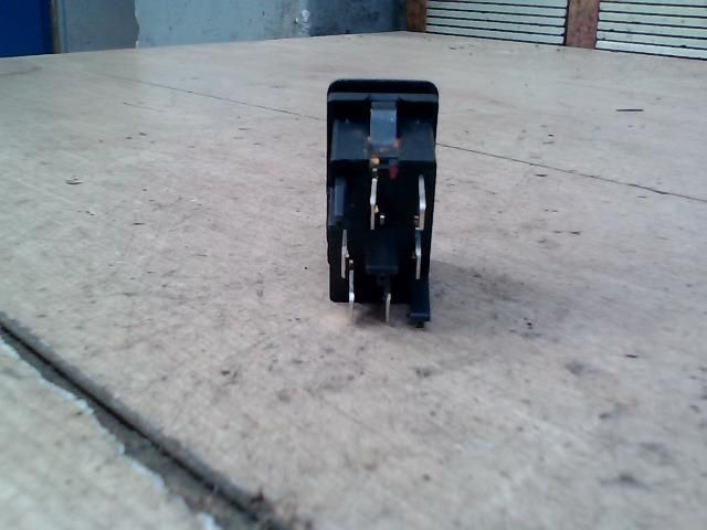 bontott VW POLO III Ablakemelő Kapcsoló (Pozíciófüggetlen)