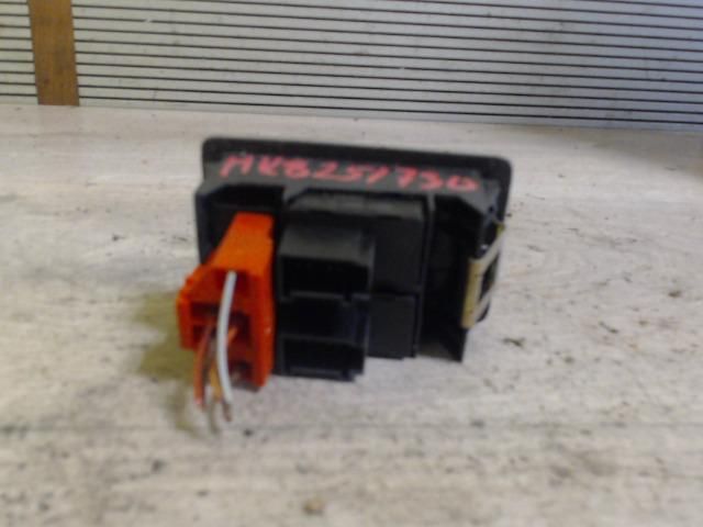 bontott VW POLO III Bal első Ablakemelő Kapcsoló