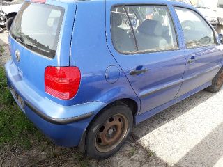 bontott VW POLO III Bal első Dobbetét (Kerékjárati, Műanyag)