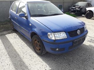 bontott VW POLO III Bal első Dobbetét (Kerékjárati, Műanyag)