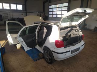 bontott VW POLO III Bal első Oldal Lökhárító Tartó (Műanyag)