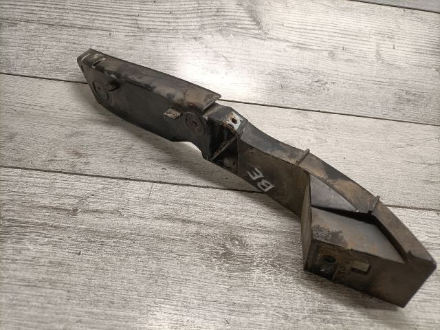 bontott VW POLO III Bal első Oldal Lökhárító Tartó (Műanyag)