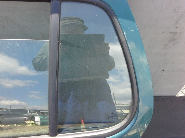 bontott VW POLO III Bal hátsó Fixüveg (Ajtóban)