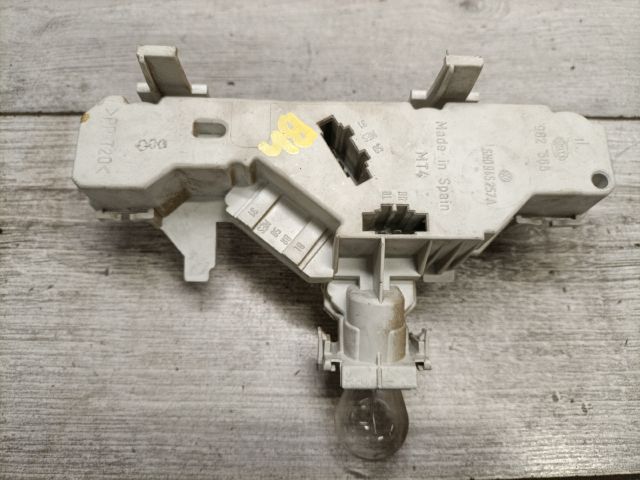 bontott VW POLO III Bal Hátsó Lámpa Foglalat