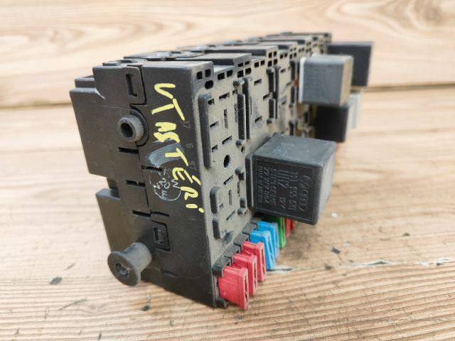 bontott VW POLO III Biztosítéktábla Utastér