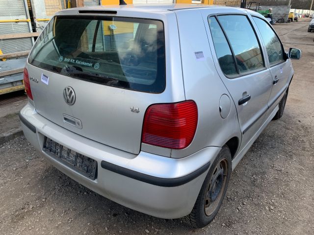 bontott VW POLO III Csomagtérajtó Gumikéder