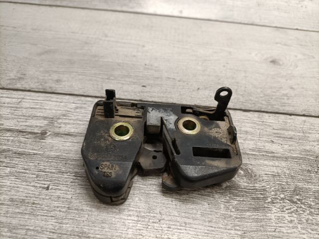 bontott VW POLO III Csomagtérajtó Zárszerkezet