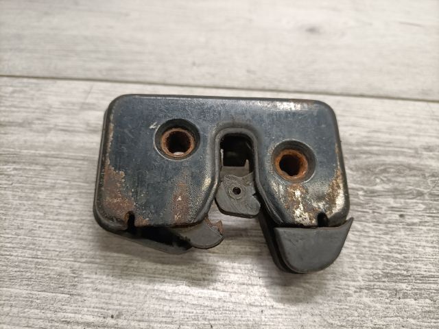 bontott VW POLO III Csomagtérajtó Zárszerkezet