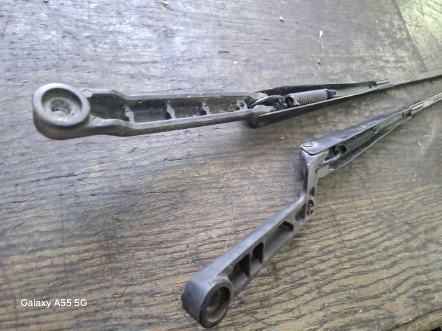 bontott VW POLO III Első Ablaktörlő Kar