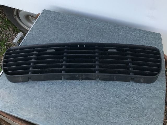 bontott VW POLO III Első Lökhárító Alsó Középső Díszrács