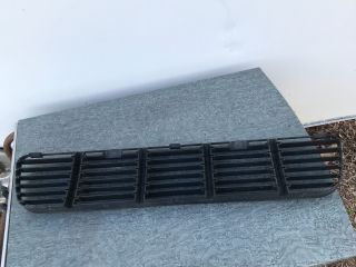 bontott VW POLO III Első Lökhárító Alsó Középső Díszrács