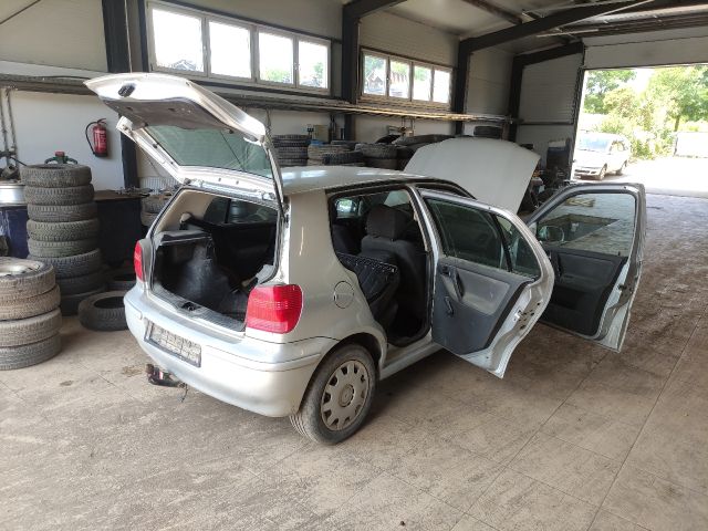 bontott VW POLO III Első Lökhárító (Üresen)