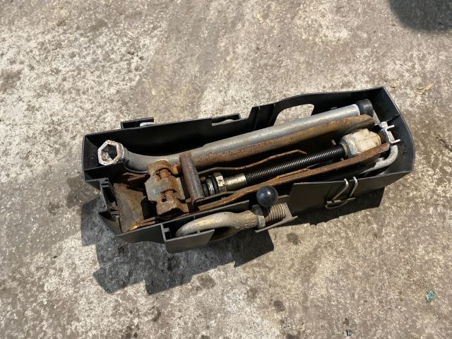 bontott VW POLO III Emelő