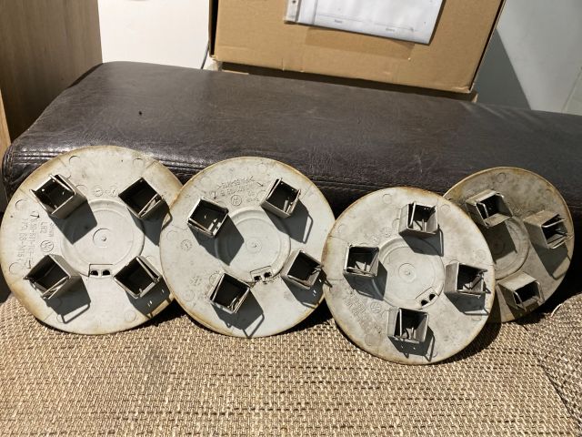 bontott VW POLO III Felniközép Szett