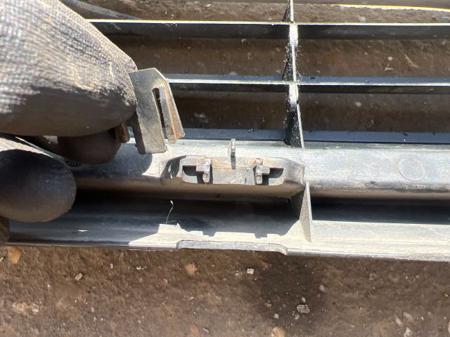 bontott VW POLO III Hűtőrács