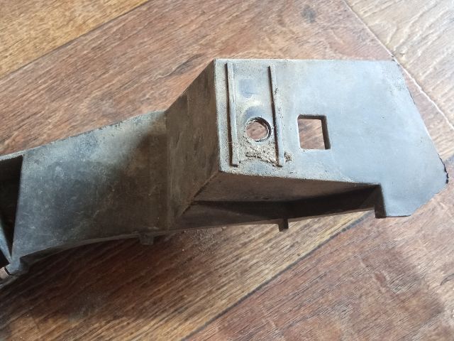 bontott VW POLO III Jobb első Oldal Lökhárító Tartó (Műanyag)