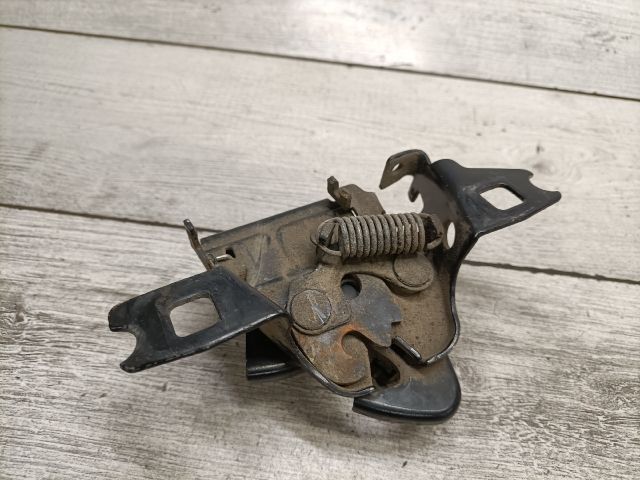 bontott VW POLO III Motorháztető Zárszerkezet