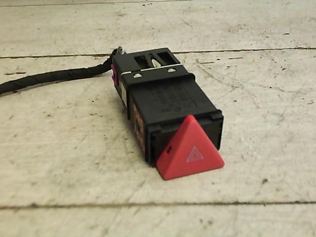 bontott VW POLO III Vészvillogó Kapcsoló