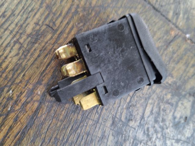 bontott VW POLO III Vészvillogó Kapcsoló