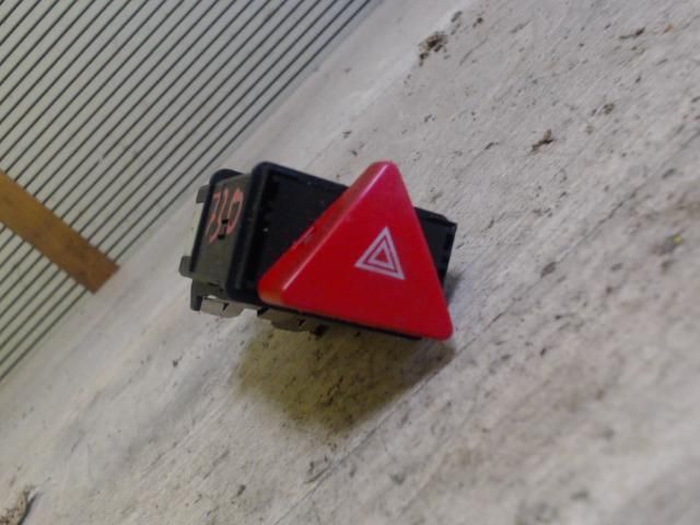 bontott VW POLO III Vészvillogó Kapcsoló