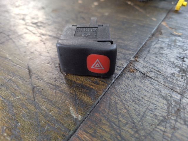 bontott VW POLO III Vészvillogó Kapcsoló