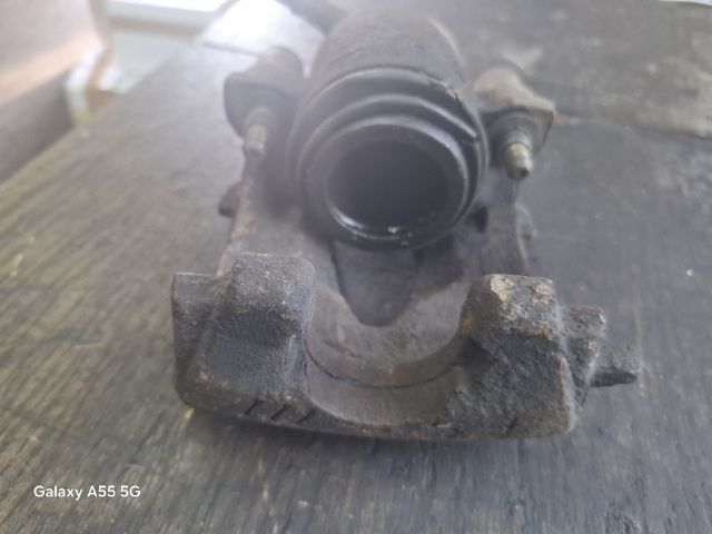 bontott VW POLO IV Bal első Féknyereg Munkahengerrel