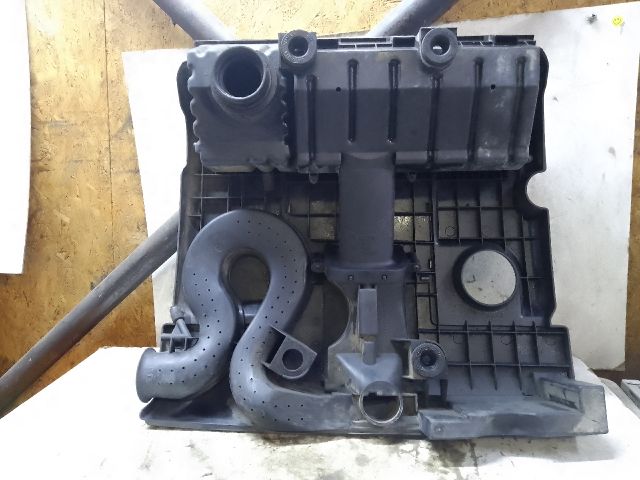 bontott VW POLO IV Felső Motorburkolat