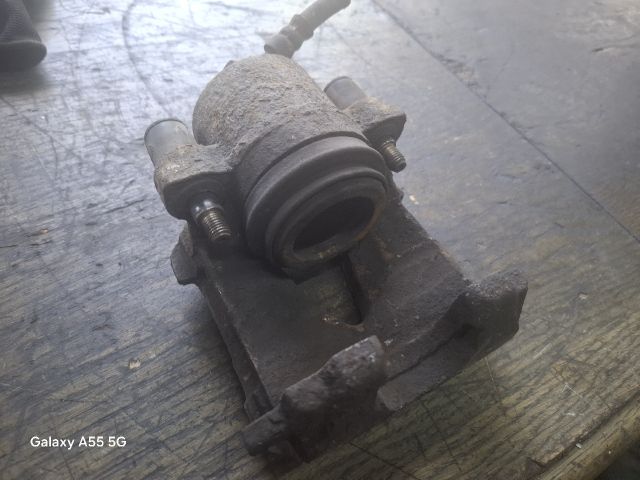 bontott VW POLO IV Jobb első Féknyereg Munkahengerrel