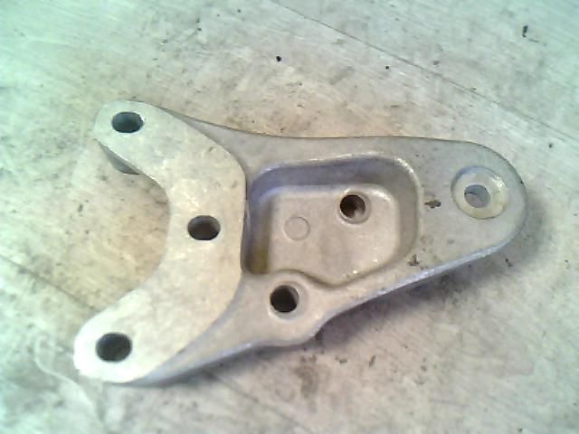 bontott VW POLO IV Motor Tartó Bak (Fém)