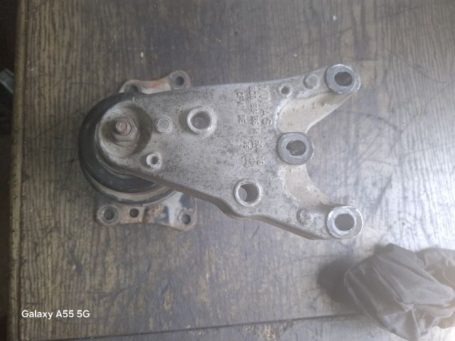 bontott VW POLO IV Motor Tartó Bak (Fém)