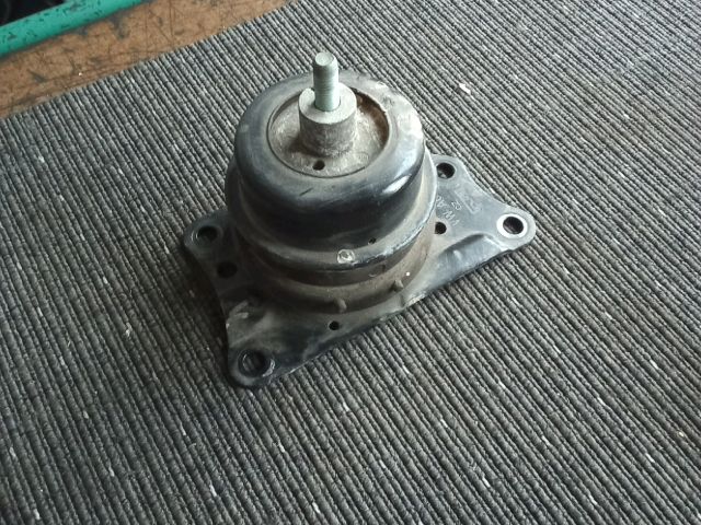 bontott VW POLO IV Motor Tartó Bak Jobb