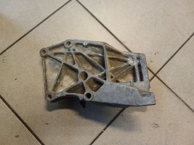 bontott VW POLO IV Motor Tartó Bak (Pozíciófüggetlen)