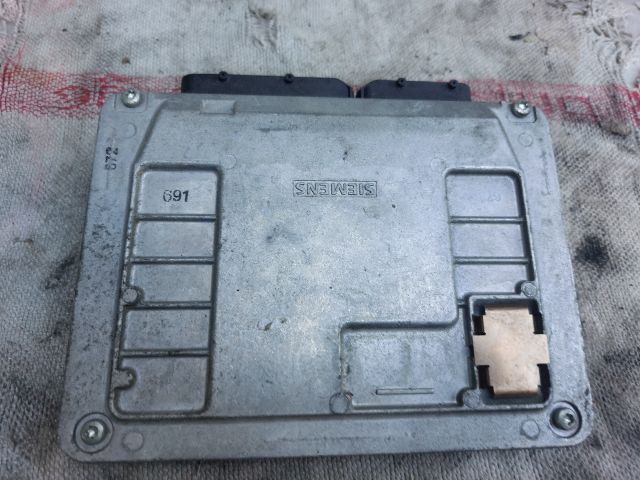 bontott VW POLO IV Motorvezérlő