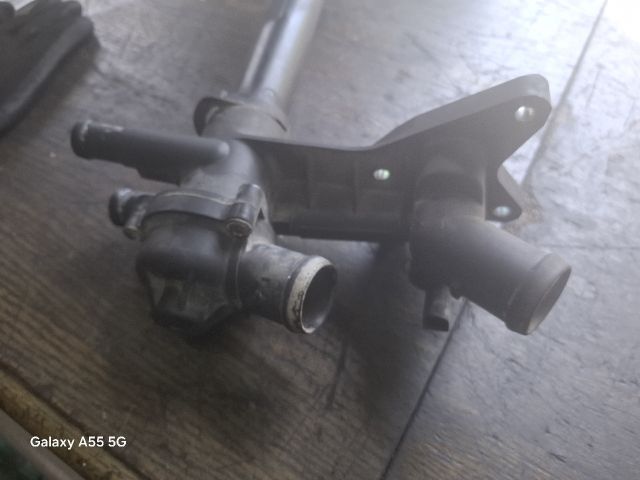 bontott VW POLO IV Termosztátház Csővel
