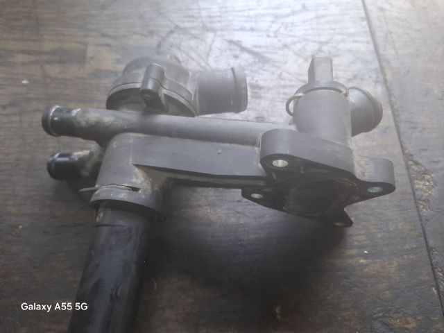 bontott VW POLO IV Termosztátház Csővel