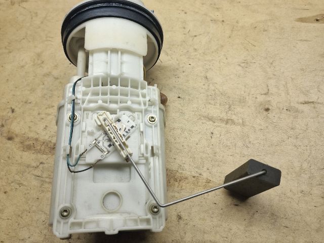 bontott VW POLO IV Üzemanyag Szivattyú