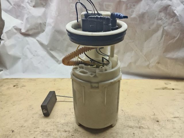 bontott VW POLO IV Üzemanyag Szivattyú