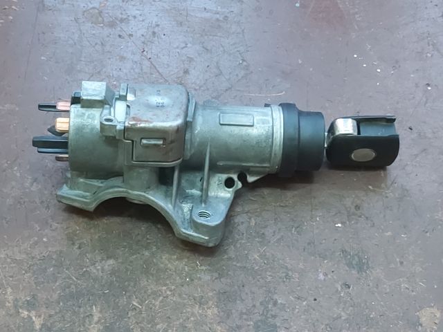 bontott VW POLO IV Gyújtáskapcsoló Házzal