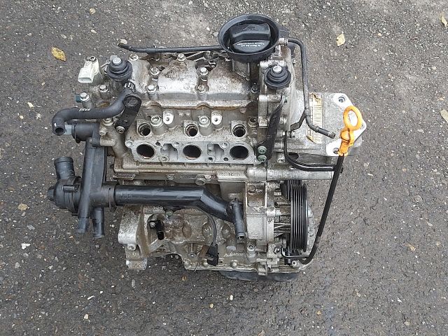 bontott VW POLO IV Motor (Fűzött blokk hengerfejjel)