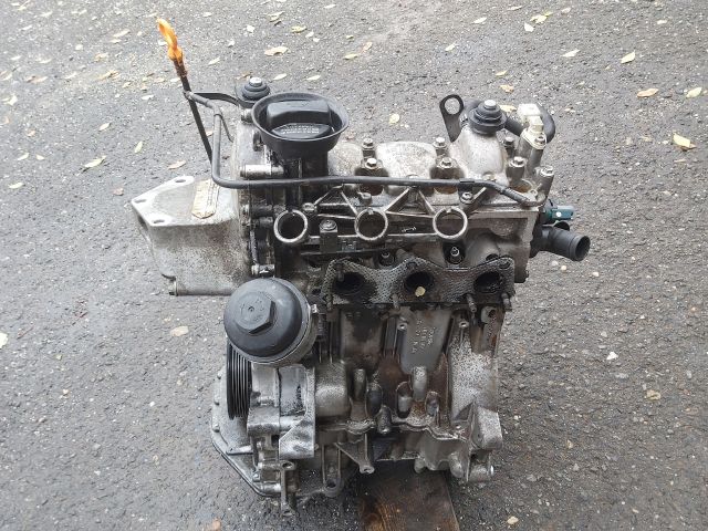 bontott VW POLO IV Motor (Fűzött blokk hengerfejjel)