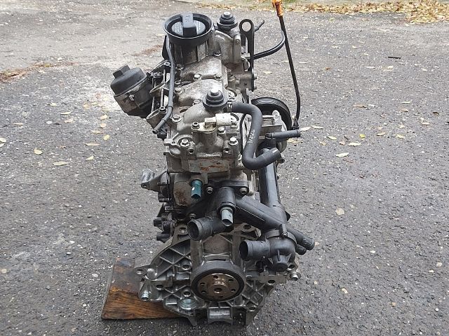 bontott VW POLO IV Motor (Fűzött blokk hengerfejjel)