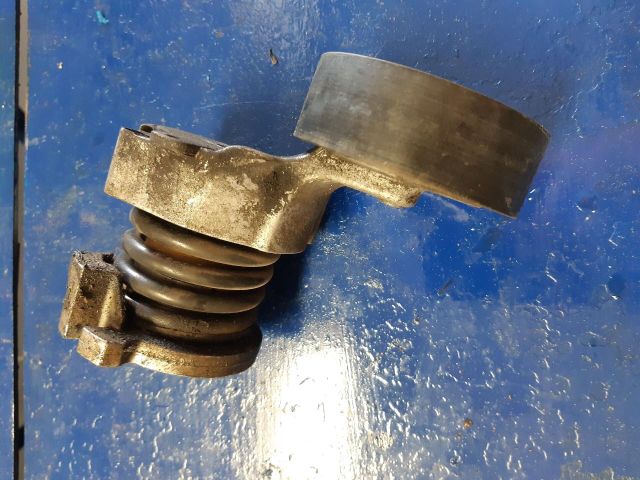 bontott VW POLO IV Szíjfeszítő Görgő