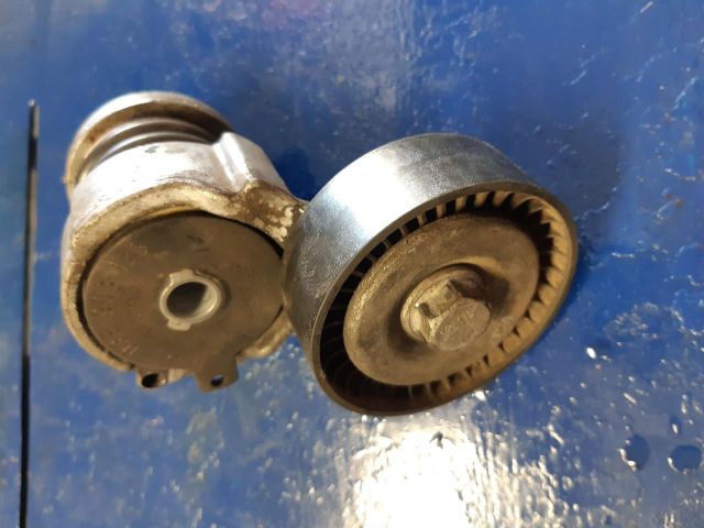 bontott VW POLO IV Szíjfeszítő Görgő