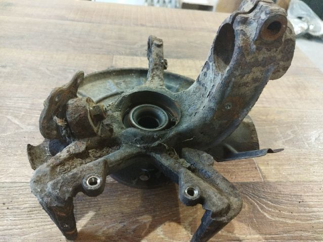 bontott VW POLO IV Bal első Csonkállvány Kerékaggyal