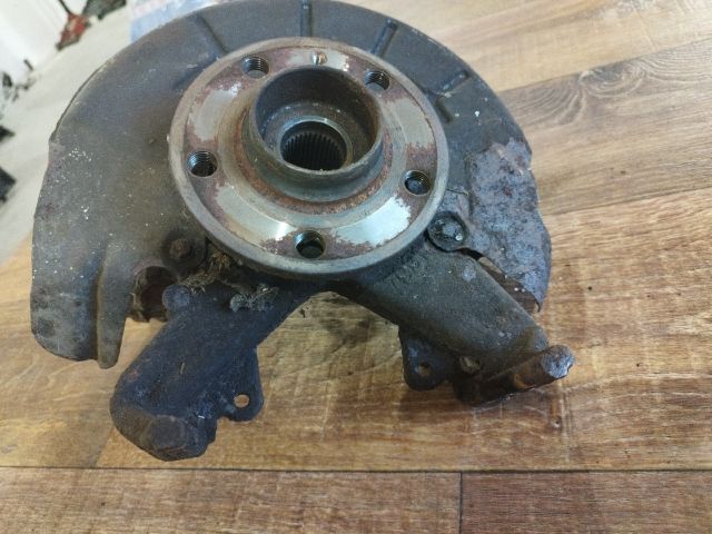 bontott VW POLO IV Bal első Csonkállvány Kerékaggyal