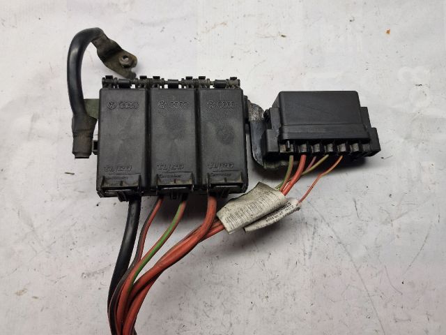 bontott VW POLO IV Biztosítéktábla Motortér