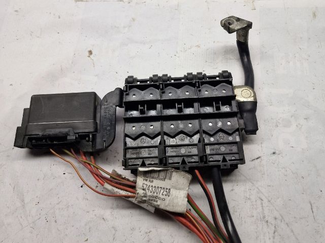 bontott VW POLO IV Biztosítéktábla Motortér